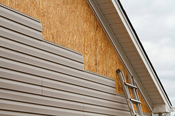 Professional Siding technician working in Aylett, VA